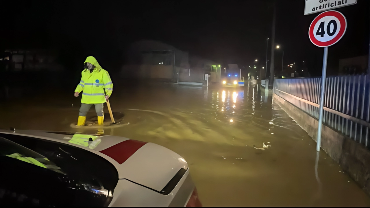 La situazione domenica sera nelle strade al confine con San Gimignano in una foto pubblicata dal sindaco senese Andrea Marrucci sui social La situazione domenica sera nelle strade al confine con San Gimignano in una foto pubblicata dal sindaco senese Andrea Marrucci sui social