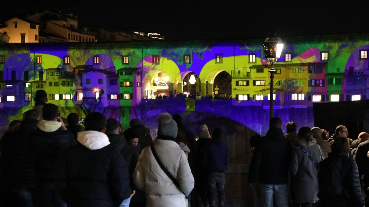 Videomapping su Ponte Vecchio (foto Marco Mori /New Press Photo) Videomapping su Ponte Vecchio (foto Marco Mori /New Press Photo)
