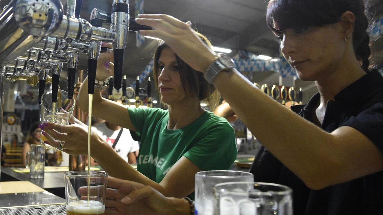 . «Appuntamento con la Birra» si tiene a Montespertoli dal 6 settembre ed è organizzato dall’associazione Gemellaggi Montespertoli col patrocinio del Comune . «Appuntamento con la Birra» si tiene a Montespertoli dal 6 settembre ed è organizzato dall’associazione Gemellaggi Montespertoli col patrocinio del Comune