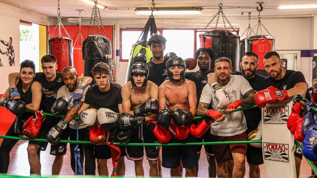 Il fiorentino Simone Rao combatterà in Santa Croce per il titolo internazionale dei pesi piuma Wbo "Sono sfavorito, ma resto sereno". E la "Leone Boxing Night" di domenica proporrà anche altre grandi sfide . Il fiorentino Simone Rao combatterà in Santa Croce per il titolo internazionale dei pesi piuma Wbo "Sono sfavorito, ma resto sereno". E la "Leone Boxing Night" di domenica proporrà anche altre grandi sfide .