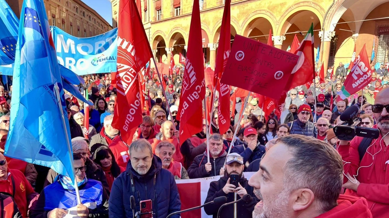 Domani manifestazione Fim-Fiom-Uilm a Livorno (con sciopero) per il rinnovo del contratto nazionale metalmeccanici. Dopo otto incontri e oltre sei... Domani manifestazione Fim-Fiom-Uilm a Livorno (con sciopero) per il rinnovo del contratto nazionale metalmeccanici. Dopo otto incontri e oltre sei...