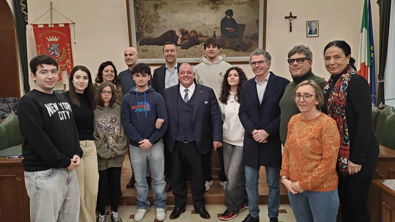 Un momento della presentazione del logo del Bsc realizzato dagli studenti del Polo Bianciardi su incarico della società