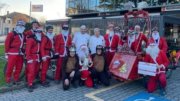 La banda dei Babbi Natale del Torretta Bike di Porcari è pronta a portare regali e solidarietà La banda dei Babbi Natale del Torretta Bike di Porcari è pronta a portare regali e solidarietà