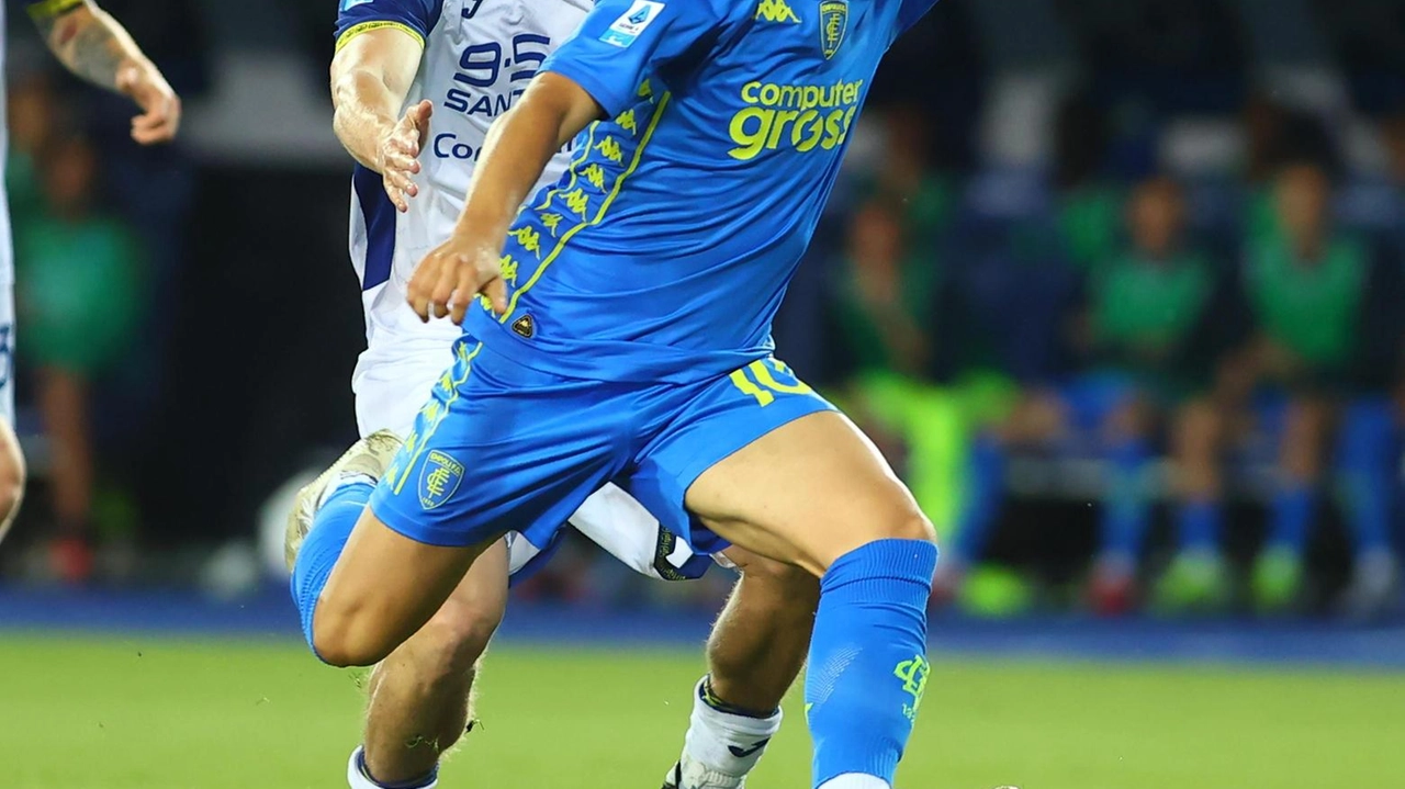 Jacopo Fazzini in un’azione di gioco contro il Verona. A sinistra, Tino Anjorin Jacopo Fazzini in un’azione di gioco contro il Verona. A sinistra, Tino Anjorin