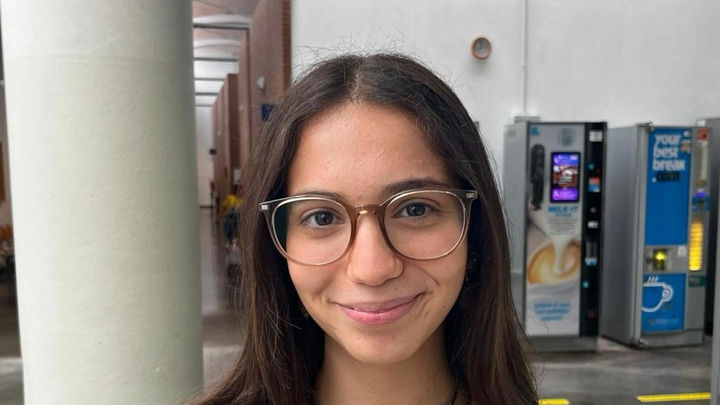 Genitori osservano con orgoglio i figli che affrontano le prove d'ingresso alla Scuola Superiore Sant'Anna di Pisa, attratti dall'eccellenza accademica e dall'ambiente universitario stimolante. Genitori osservano con orgoglio i figli che affrontano le prove d'ingresso alla Scuola Superiore Sant'Anna di Pisa, attratti dall'eccellenza accademica e dall'ambiente universitario stimolante.