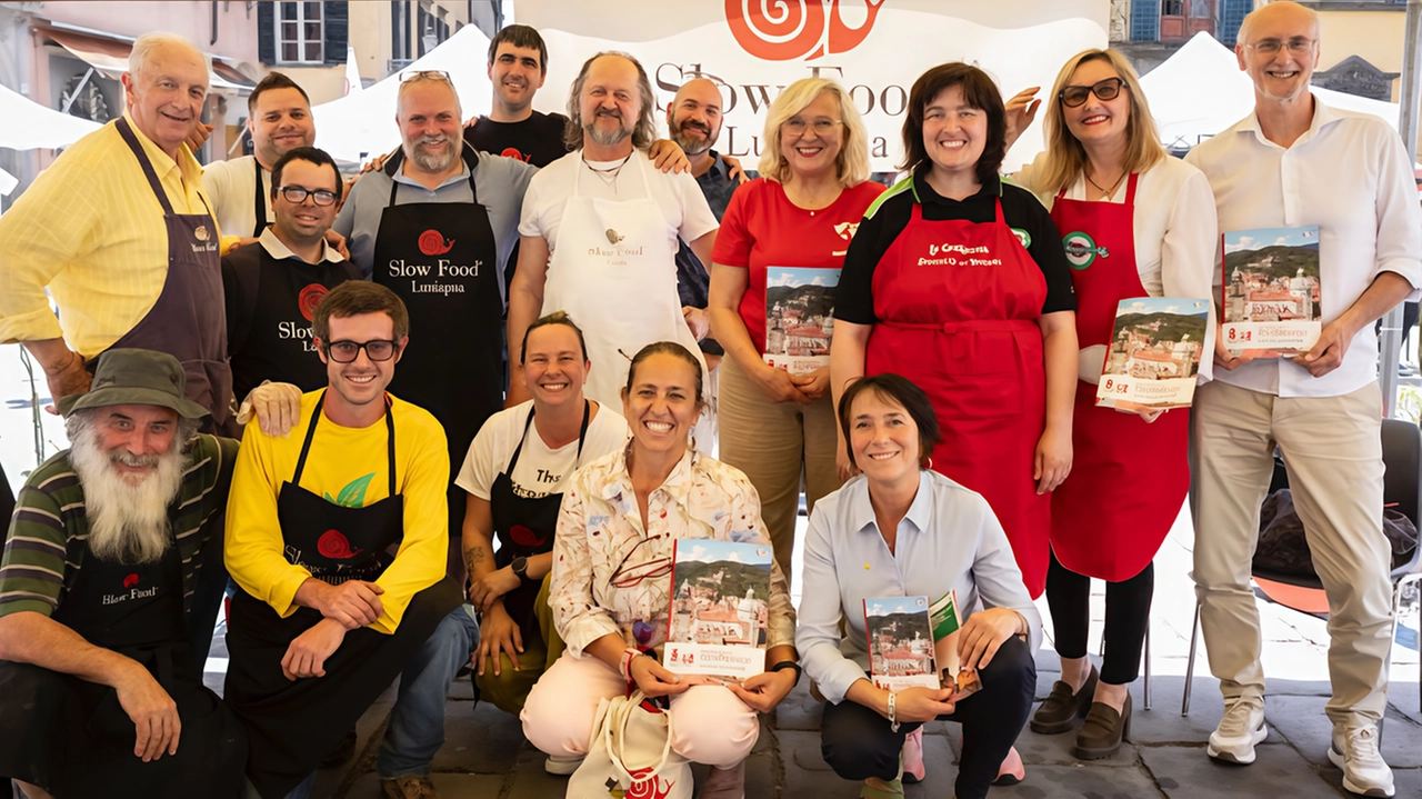 Esperienze pratiche, progetti e momenti di confronto grazie ai produttori agricoli Pontremoli. Degustazione solidale in piazza e la dimostrazione di Riccardo Giusti de L’orzanella di Filattiera. Esperienze pratiche, progetti e momenti di confronto grazie ai produttori agricoli Pontremoli. Degustazione solidale in piazza e la dimostrazione di Riccardo Giusti de L’orzanella di Filattiera.