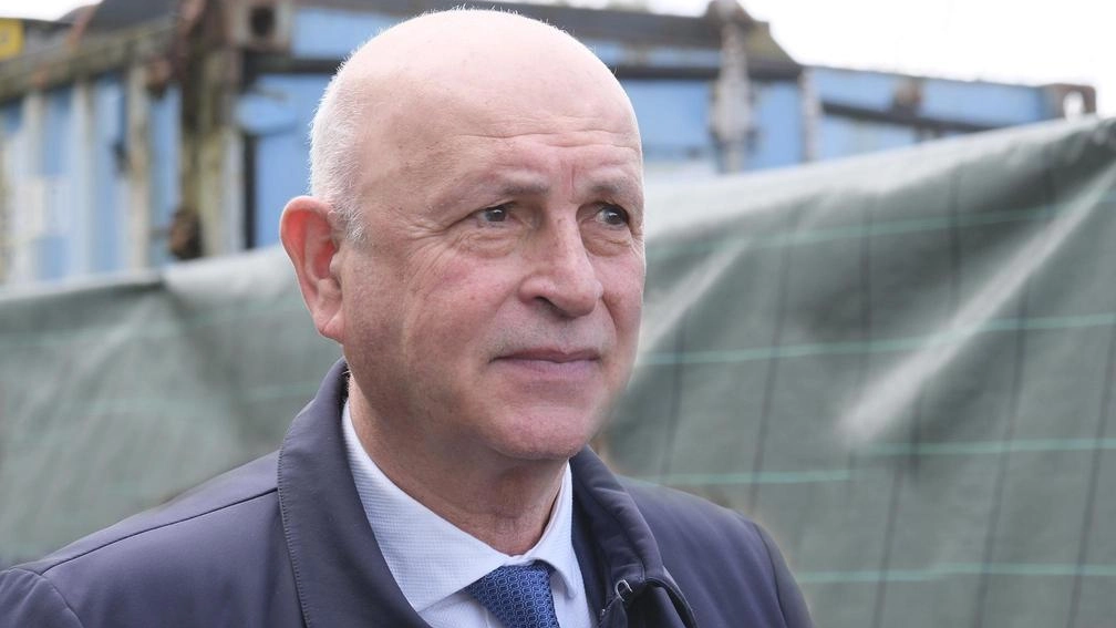 L’impegno era stato assunto dal sindaco per garantire sicurezza e prevenire vandalismi. Proseguono intanto anche le opere per il rifacimento e la sistemazione della struttura sportiva . L’impegno era stato assunto dal sindaco per garantire sicurezza e prevenire vandalismi. Proseguono intanto anche le opere per il rifacimento e la sistemazione della struttura sportiva .