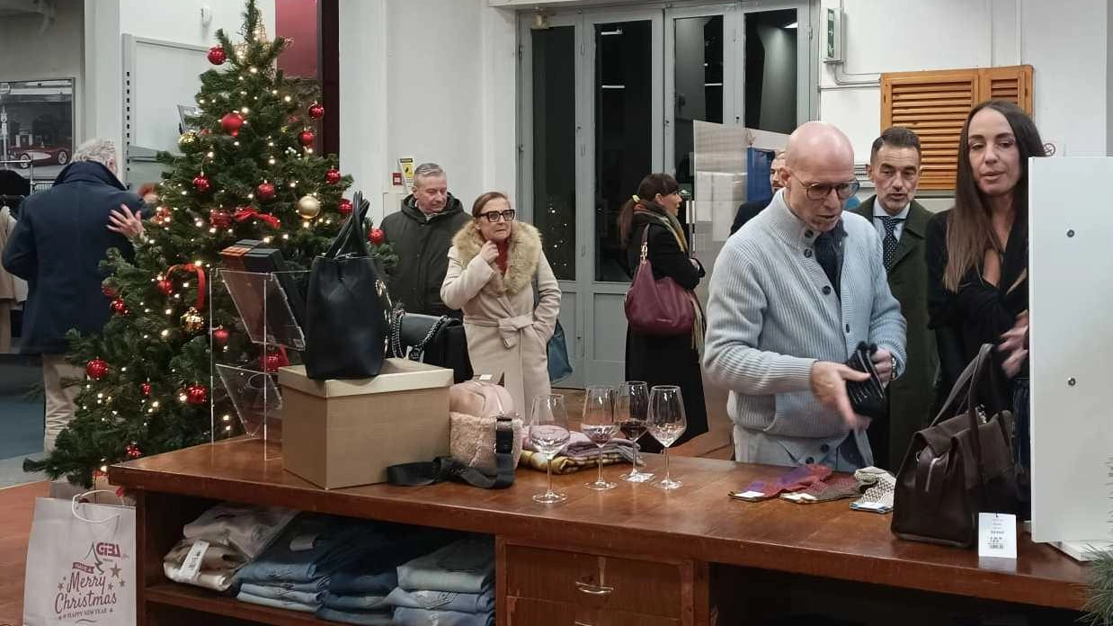 PISTOIA Metti insieme lo scambio degli auguri natalizi e la possibilità di assaporare prodotti delle eccellenze del territorio e di chiacchierare... PISTOIA Metti insieme lo scambio degli auguri natalizi e la possibilità di assaporare prodotti delle eccellenze del territorio e di chiacchierare...