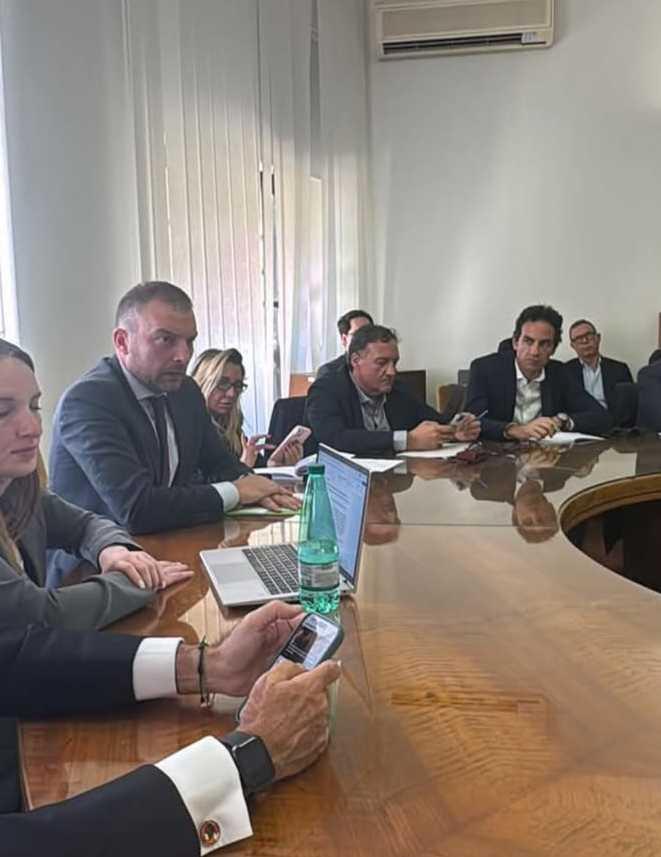 https://www.lanazione.it/image-service/view/acePublic/alias/contentid/NDc3ZTYzZGMtODgyYS00/0/venator-lo-spiraglio-solidarieta-prorogata-fino-a-gennaio.jpeg