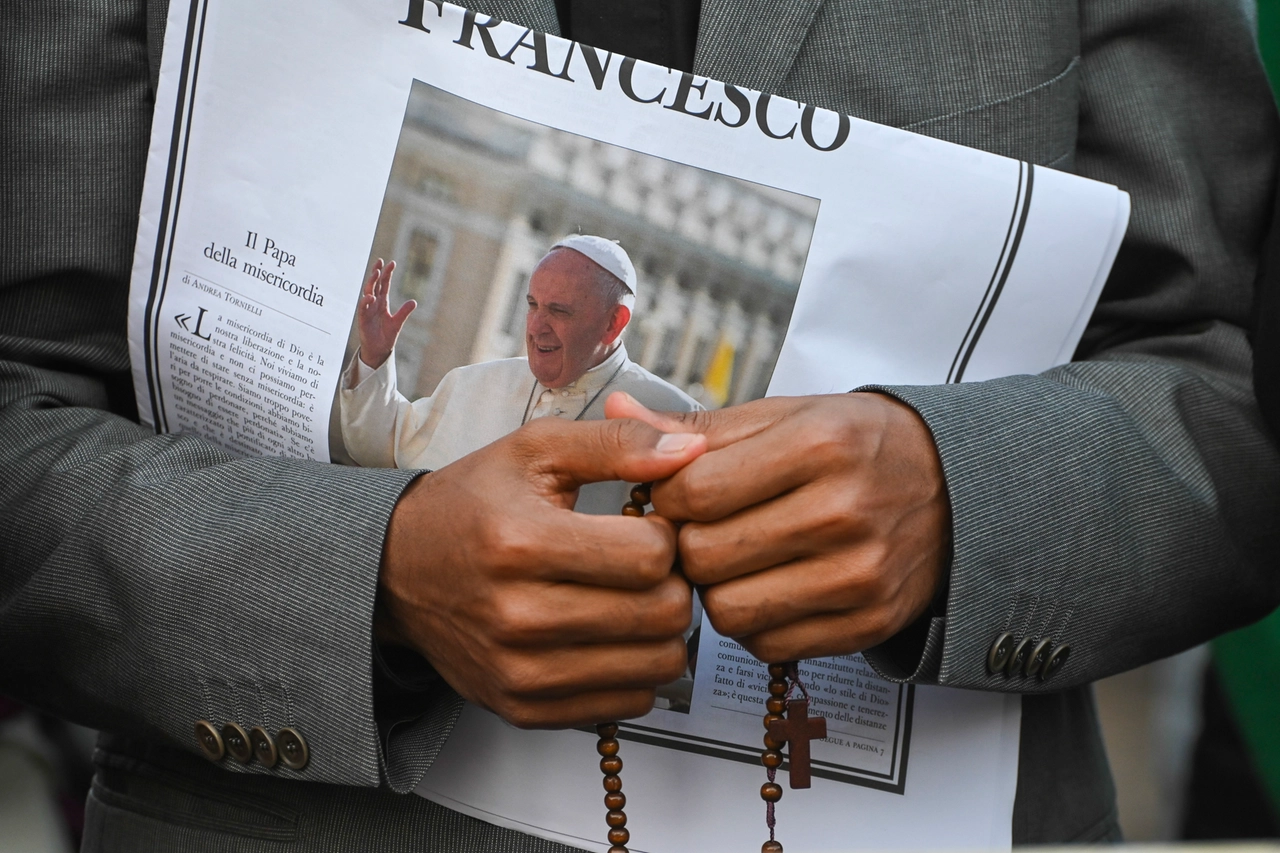 ROSARIO IN SUFFRAGIO DI PAPA FRANCESCO 