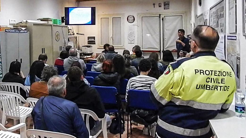 https://www.lanazione.it/image-service/view/acePublic/alias/contentid/NDc4Y2JjN2QtODMyYS00/0/la-protezione-civile-cresce-successo-del-corso-base-ecco-40-nuovi-volontari.jpeg?f=16:9&w=1200&h=630