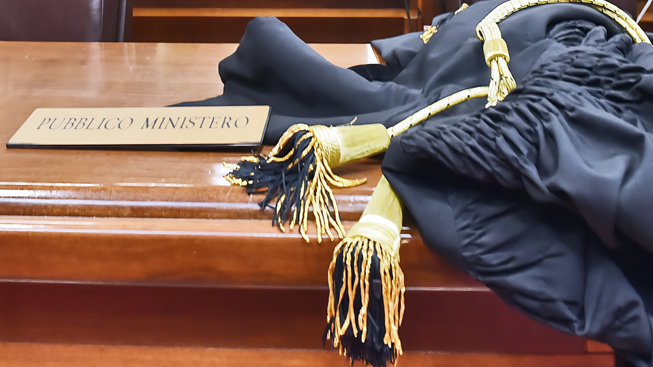 Già l’udienza di ieri era frutto di un rinvio per consentire agli investigatori di rintracciare l’uomo che, a quanto pare, sarebbe rientrato nelle Filippine, suo paese d’origine Già l’udienza di ieri era frutto di un rinvio per consentire agli investigatori di rintracciare l’uomo che, a quanto pare, sarebbe rientrato nelle Filippine, suo paese d’origine