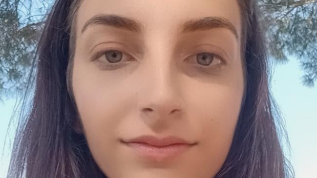 l operazione al ginocchio la febbre e il malore  giada morta a 22 anni la famiglia chiede risposte