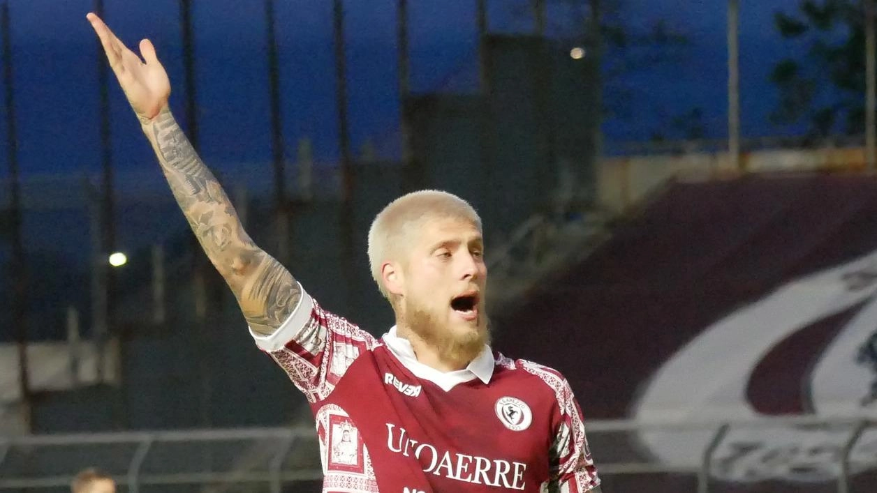 Mario Ravasio, 26 anni, anche nella prossima stagione vestirà la maglia dell’Arezzo Mario Ravasio, 26 anni, anche nella prossima stagione vestirà la maglia dell’Arezzo