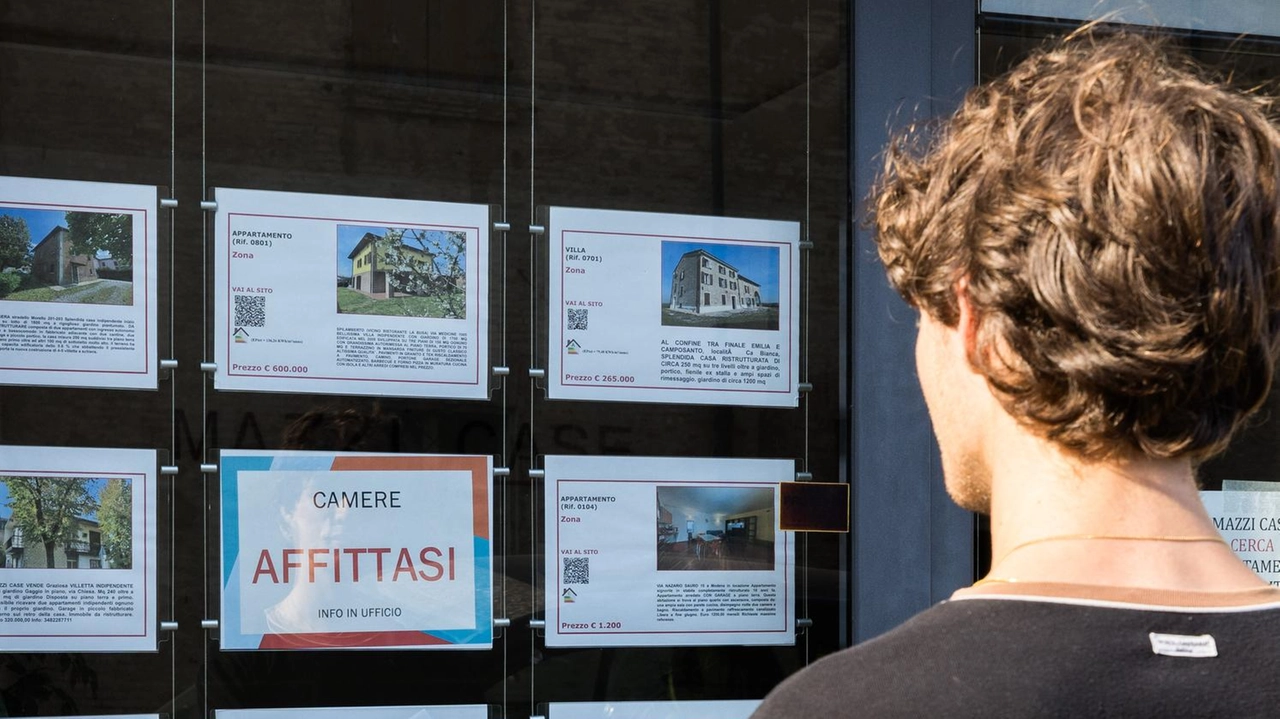 Il bando affitti riguarda due. fasce di reddito Il contributo è fino ad un massimo di 3.100 euro per la fascia A, e di 2.325 euro per la B Il bando affitti riguarda due. fasce di reddito Il contributo è fino ad un massimo di 3.100 euro per la fascia A, e di 2.325 euro per la B