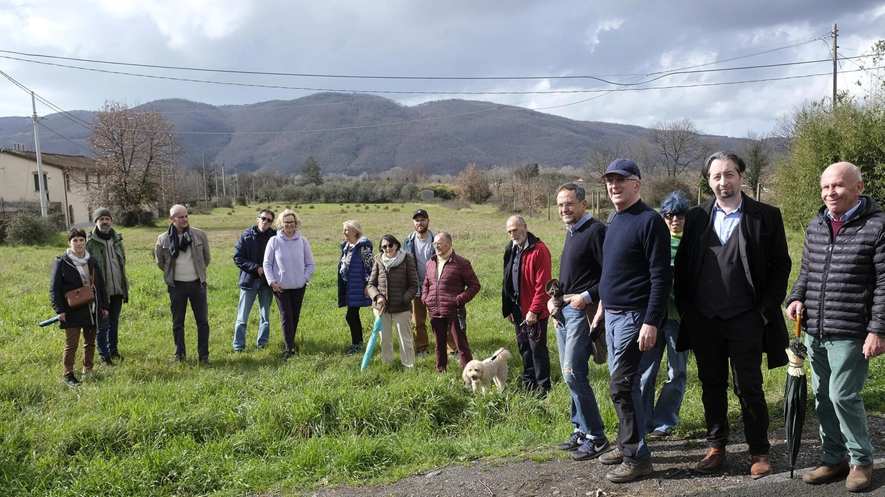 Un’area verde da salvaguardare contro l’arrivo di un mega progetto che prevede la realizzazione di un centro sportivo, campi da... Un’area verde da salvaguardare contro l’arrivo di un mega progetto che prevede la realizzazione di un centro sportivo, campi da...