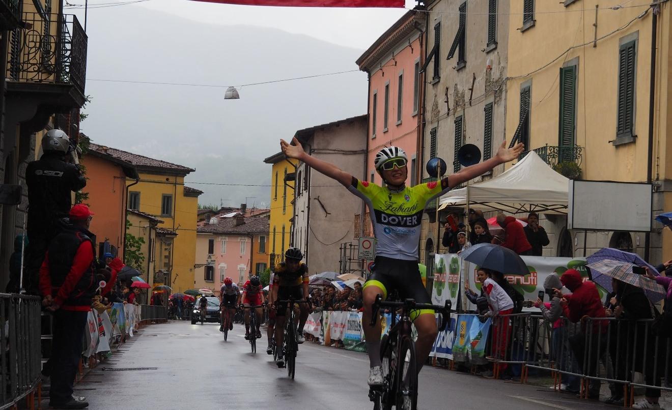https://www.lanazione.it/image-service/view/acePublic/alias/contentid/NDcyODgyODItZDk2NC00/0/pieve-fosciana-si-assegnano-tre-maglie-di-campione-toscano.jpeg