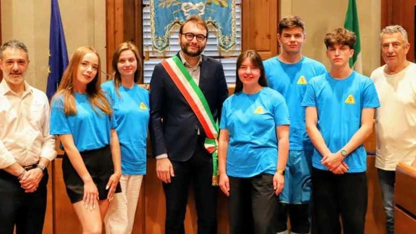 La delegazioni di giovani ucraini con la Misericordia di Empoli ha incontrato il sindaco Mantellassi e il vice Mennuti La delegazioni di giovani ucraini con la Misericordia di Empoli ha incontrato il sindaco Mantellassi e il vice Mennuti