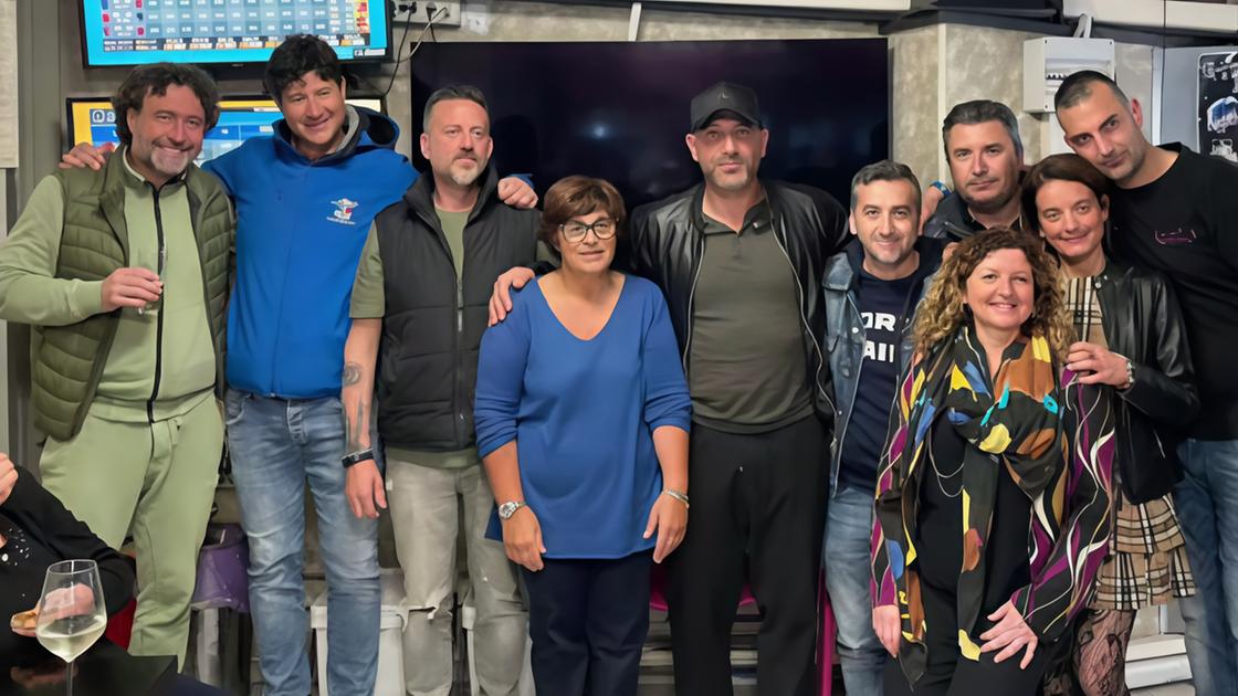 Quote rosa in... azzurro. Al ’dei marmi’ gradinate piene di donne tifose fra cori e striscioni