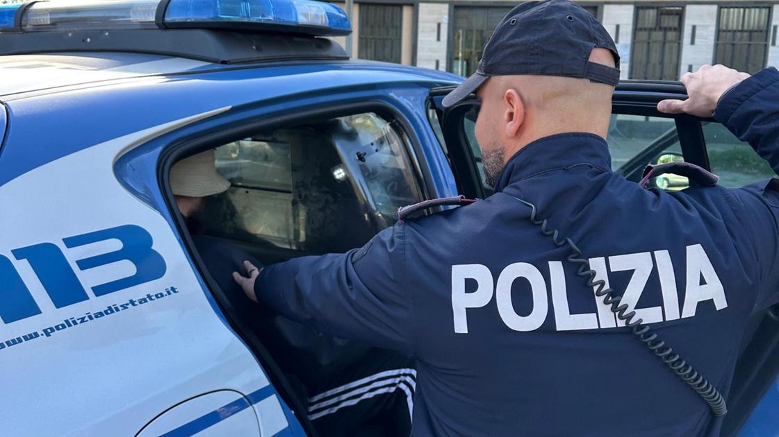 Bancario arrestato: incastrato dal telefonino, in casa aveva cocaina e marijuana