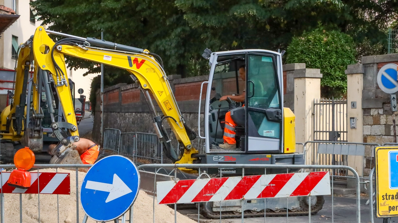 Un cantiere di Publiacqua (foto Germogli di repertorio)