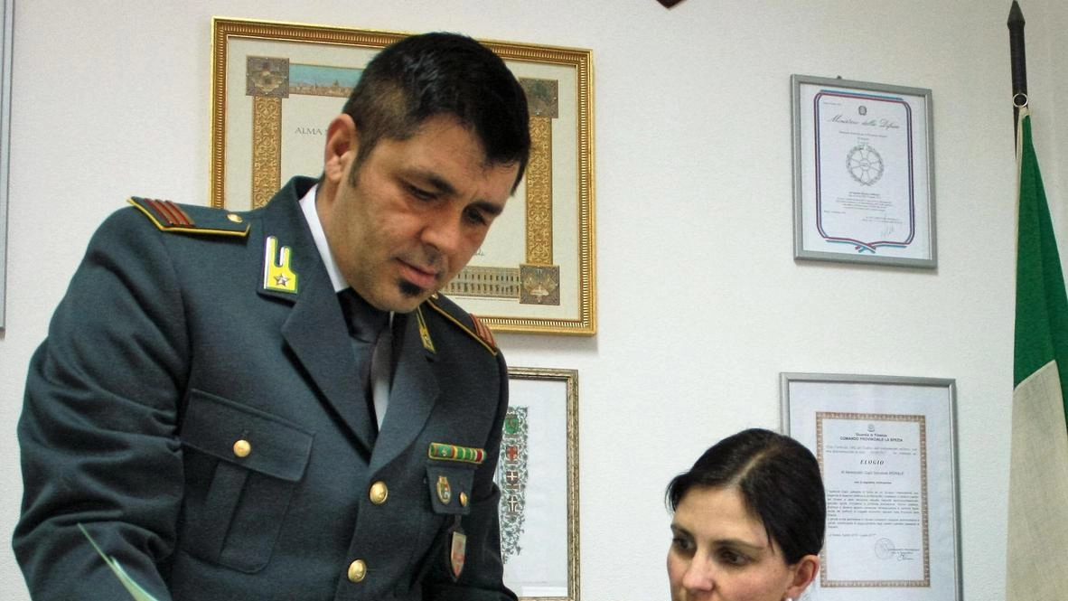 Sono accusati di aver provato a manipolare gli incanti per facilitare la riacquisizione di beni sottoposti a pignoramento. Sono accusati di aver provato a manipolare gli incanti per facilitare la riacquisizione di beni sottoposti a pignoramento.