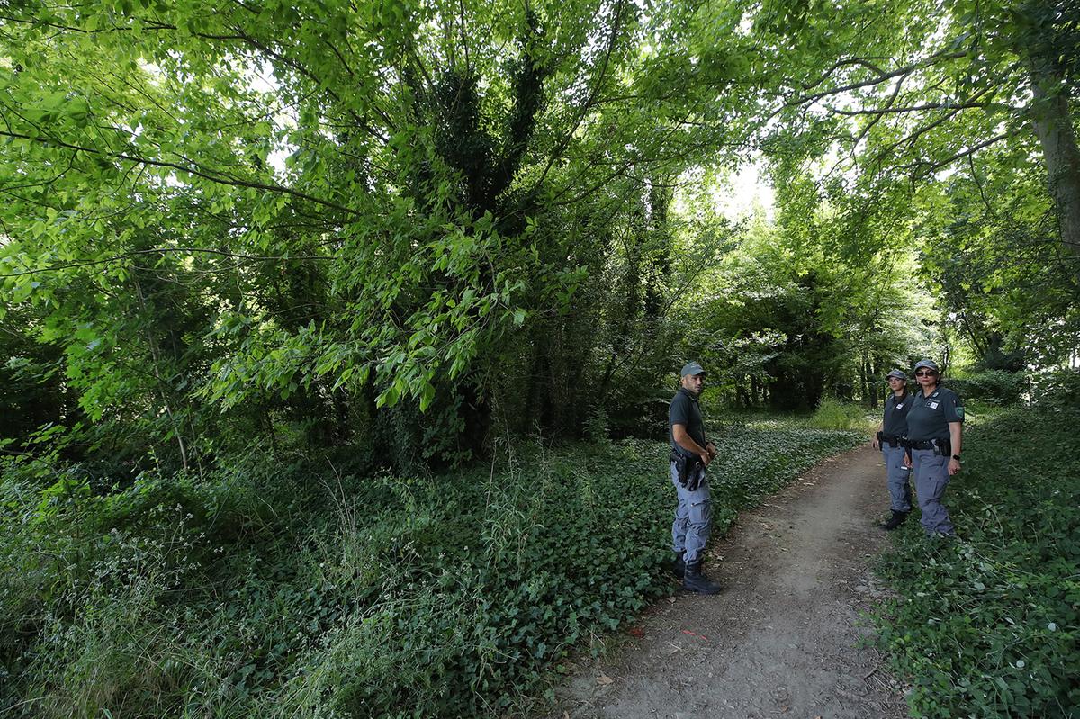 Via alla caccia, controlli a tappeto e multe. Spari vicino a case e ferrovia