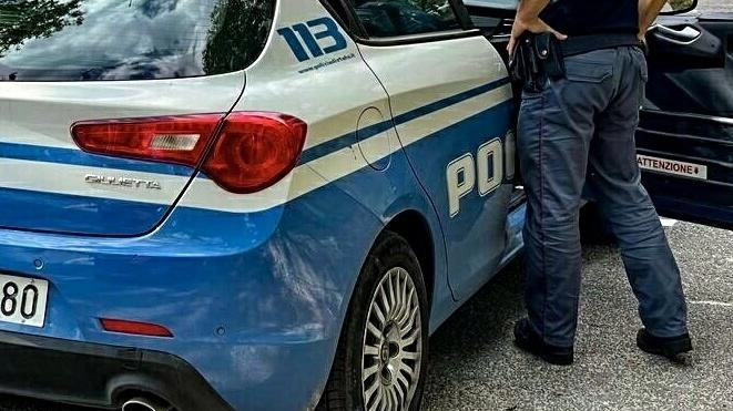 Sui social giravano da giorni alcuni post che denunciavano pubblicamente la presenza di un uomo che puntava le passanti...