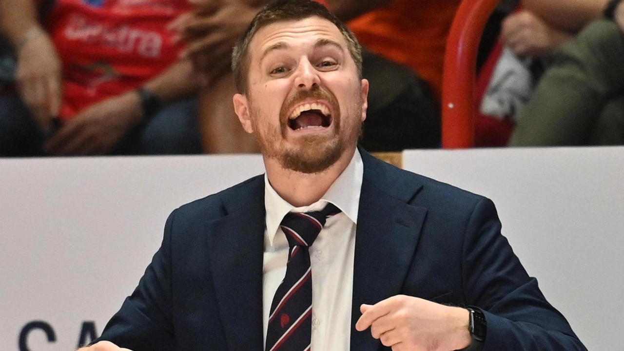 Il club ufficializza Tommaso mentre va avanti la trattativa per dire addio a Calabria Il club ufficializza Tommaso mentre va avanti la trattativa per dire addio a Calabria