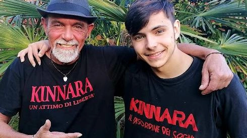 A San Carlo Terme, concerto omaggio a Fabrizio De Andrè con i Kinnara. Evento organizzato dall'associazione Afaph, patrocinato dal Comune. Formazione musicale dedicata alla poesia del cantautore. A San Carlo Terme, concerto omaggio a Fabrizio De Andrè con i Kinnara. Evento organizzato dall'associazione Afaph, patrocinato dal Comune. Formazione musicale dedicata alla poesia del cantautore.