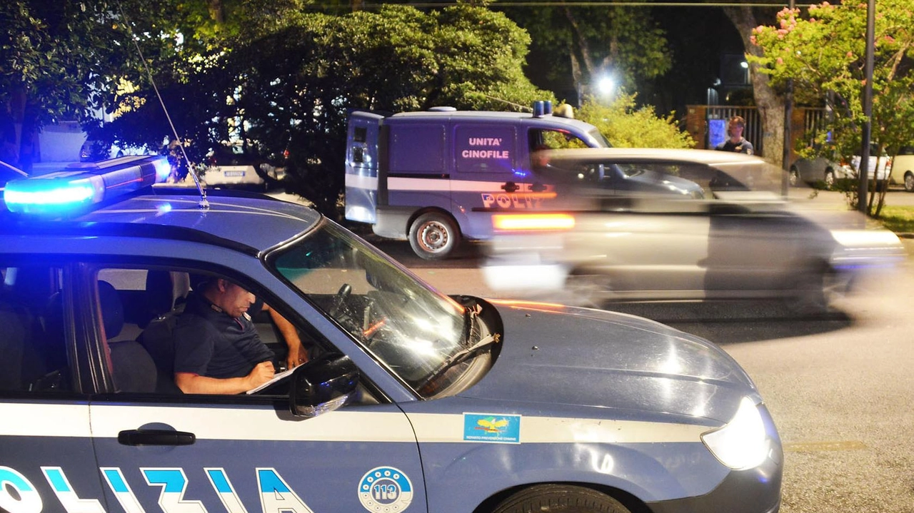 83 persone identificate, 34 pregiudicati, 22 stranieri, 51 auto fermate e 8 sanzioni. Il bilancio dell’attività ad alto impatto sul territorio prevista dal prefetto Guido Aprea . 83 persone identificate, 34 pregiudicati, 22 stranieri, 51 auto fermate e 8 sanzioni. Il bilancio dell’attività ad alto impatto sul territorio prevista dal prefetto Guido Aprea .