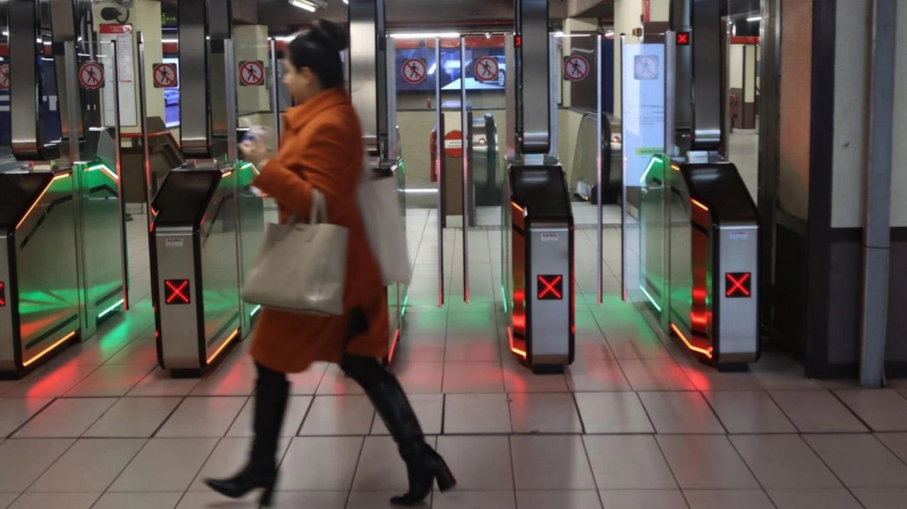 Lo sciopero generale dei sindacati autonomi colpirà trasporti, scuola e sanità con cancellazioni di treni e voli. Lo sciopero generale dei sindacati autonomi colpirà trasporti, scuola e sanità con cancellazioni di treni e voli.