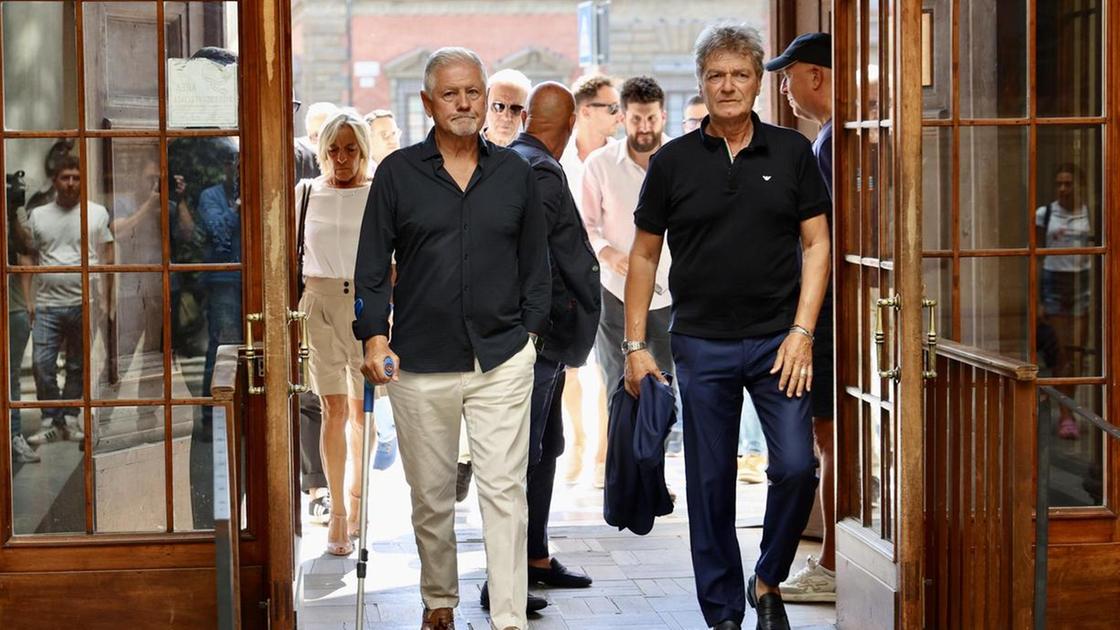 L’ultimo viaggio di Celeste Pin. L’addio di ’Antonio’, Buso piange: "Un uomo buono figlio di Firenze" L’ultimo viaggio di Celeste Pin. L’addio di ’Antonio’, Buso piange: "Un uomo buono figlio di Firenze"