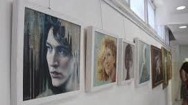 A confronto stili diversi di sedici autori emergenti. In mostra il recupero dei legni portati dal mare. A confronto stili diversi di sedici autori emergenti. In mostra il recupero dei legni portati dal mare.