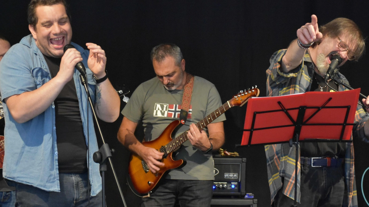 Alcune immagini del progetto musicale con detenuti, agenti e musicisti professionisti Alcune immagini del progetto musicale con detenuti, agenti e musicisti professionisti