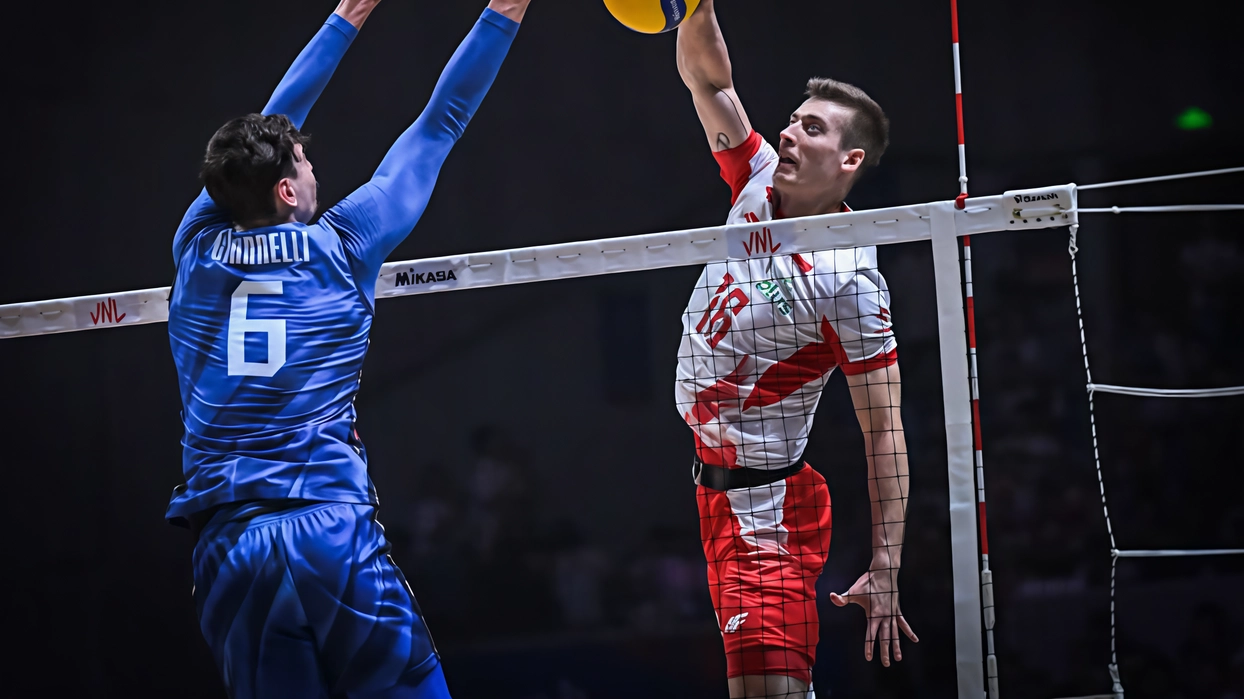 L’azzurro Simone Giannelli ha conquistato la medaglia d’argento, Kamil Semeniuk quella d’oro con la Polonia L’azzurro Simone Giannelli ha conquistato la medaglia d’argento, Kamil Semeniuk quella d’oro con la Polonia