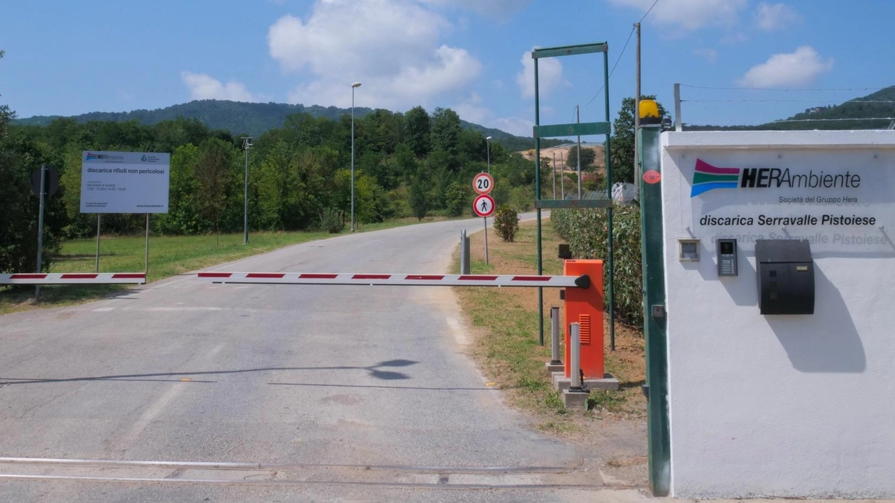 . foto d’archivio della discarica del Cassero che si trova nel comune Serravalle Pistoiese