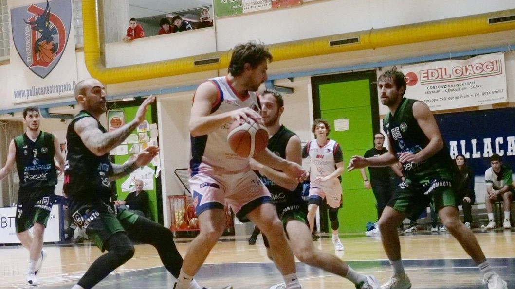 Filippo Magni, una colonna portante dei Dragons, in azione alla palestra Toscanini Filippo Magni, una colonna portante dei Dragons, in azione alla palestra Toscanini