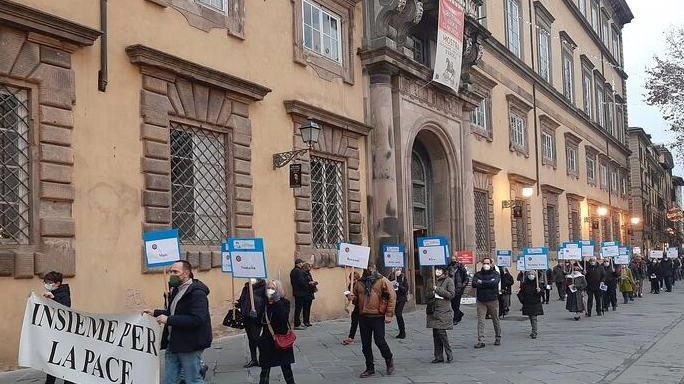 Si terrà oggi a Lucca la Marcia della Pace. A promuoverla è l’Arcidiocesi di Lucca con la Chiesa nella città... Si terrà oggi a Lucca la Marcia della Pace. A promuoverla è l’Arcidiocesi di Lucca con la Chiesa nella città...