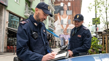 Agguato sotto casa in via Marsala: caccia ai sicari nelle telecamere. La fuga a piedi in direzioni diverse
