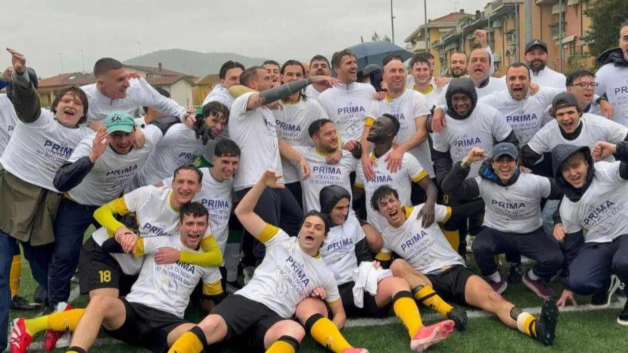 La Pietà 2004 festeggia la storica promozione in Prima Categoria, un traguardo di passione e dedizione. La Pietà 2004 festeggia la storica promozione in Prima Categoria, un traguardo di passione e dedizione.