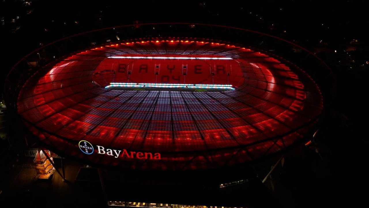 Il fantasmagorico impianto di illuminazione del Bayer 04 Leverkusen Il fantasmagorico impianto di illuminazione del Bayer 04 Leverkusen
