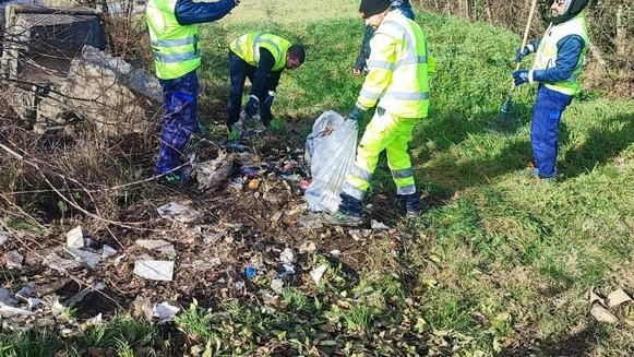 Comune di Altopascio e Ascit sono intervenuti in via Capocavallo, a Badia Pozzeveri, e nell’area del parcheggio in via Mascagni Comune di Altopascio e Ascit sono intervenuti in via Capocavallo, a Badia Pozzeveri, e nell’area del parcheggio in via Mascagni