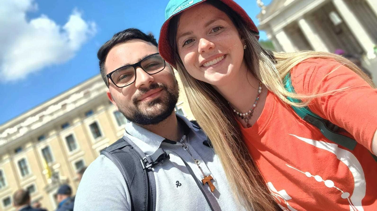 In viaggio per il Papa: "Sono partita di notte. Era uno di famiglia"