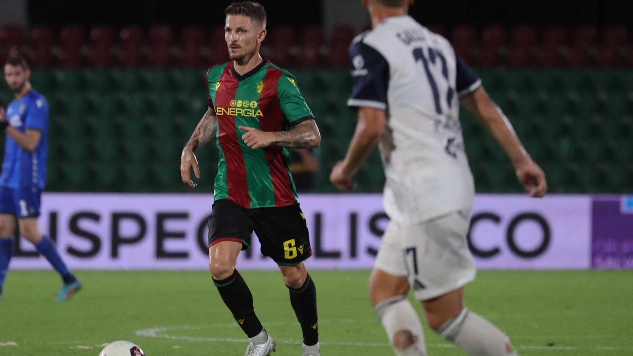 Il difensore della Ternana, Giuseppe Loiacono Il difensore della Ternana, Giuseppe Loiacono