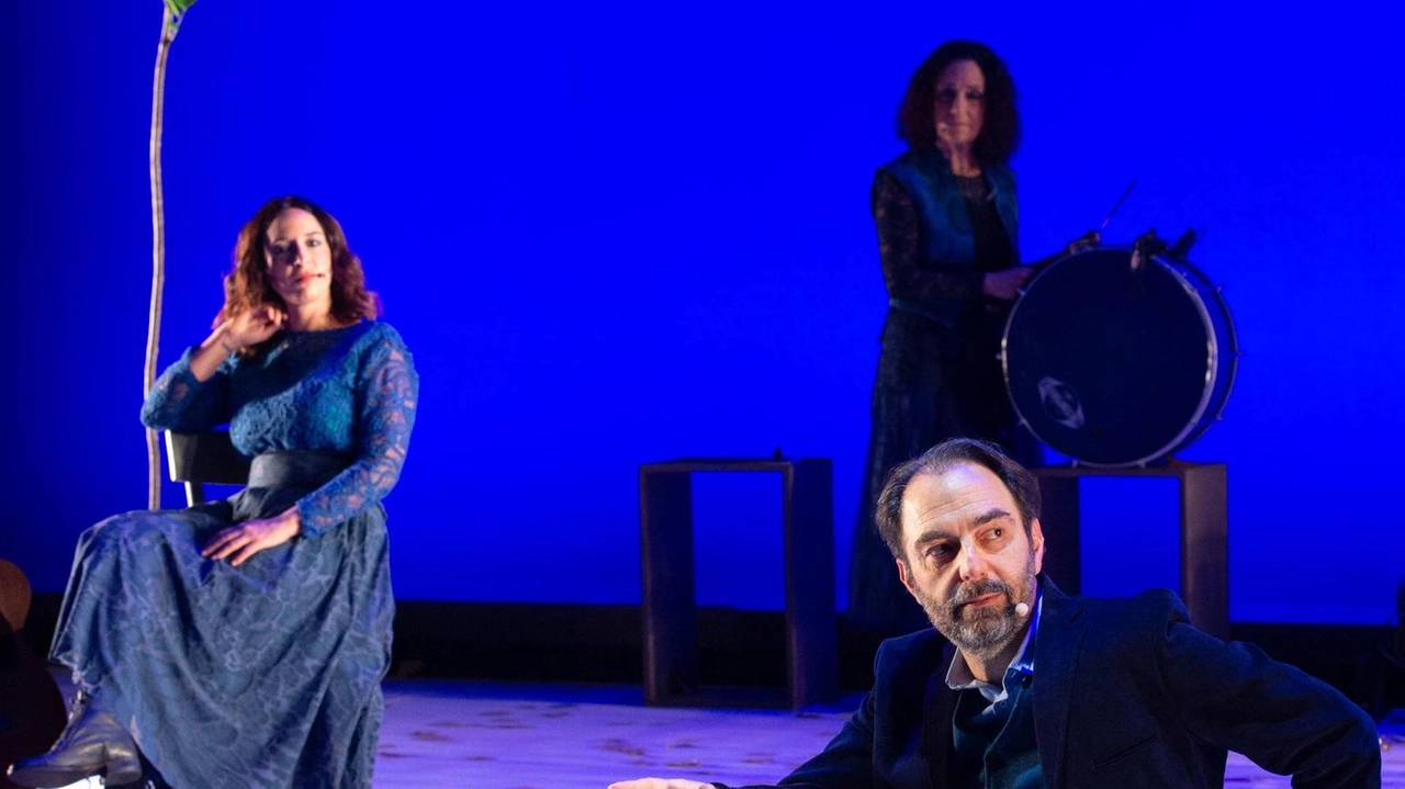 Neri Marcorè sul palcoscenico nell’opera “La buona novella”, che venerdì prossimo sarà rappresentata al Teatro del Popolo di Castelfiorentino (. Foto Tommaso Le Pera Neri Marcorè sul palcoscenico nell’opera “La buona novella”, che venerdì prossimo sarà rappresentata al Teatro del Popolo di Castelfiorentino (. Foto Tommaso Le Pera
