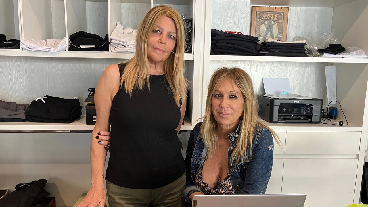 Le sorelle Cristina e Stefania Rindi, titolari del negozio “Yacthingwear” Le sorelle Cristina e Stefania Rindi, titolari del negozio “Yacthingwear”