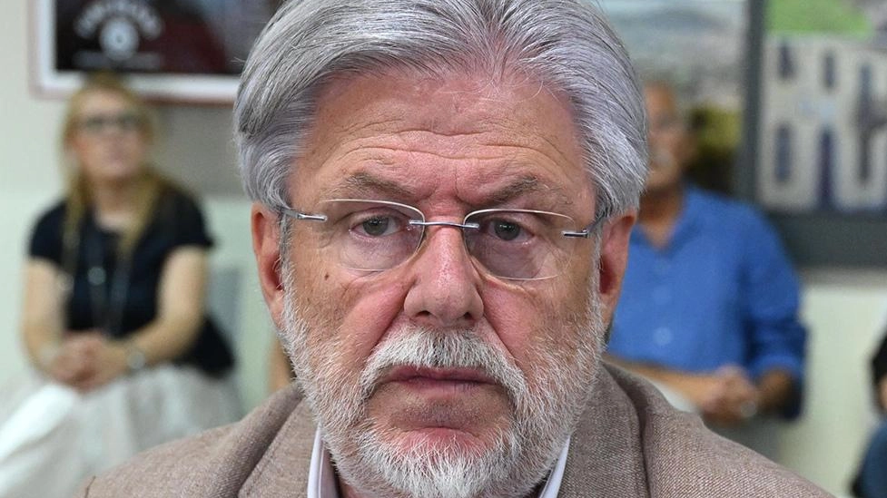 Il consigliere di opposizione Paolo Rontani solleva critiche sul nuovo menù della mensa a Capannori, evidenziando problemi di quantità e qualità dei pasti, mancanza di tracciabilità delle merci e precarietà del personale. Il consigliere di opposizione Paolo Rontani solleva critiche sul nuovo menù della mensa a Capannori, evidenziando problemi di quantità e qualità dei pasti, mancanza di tracciabilità delle merci e precarietà del personale.