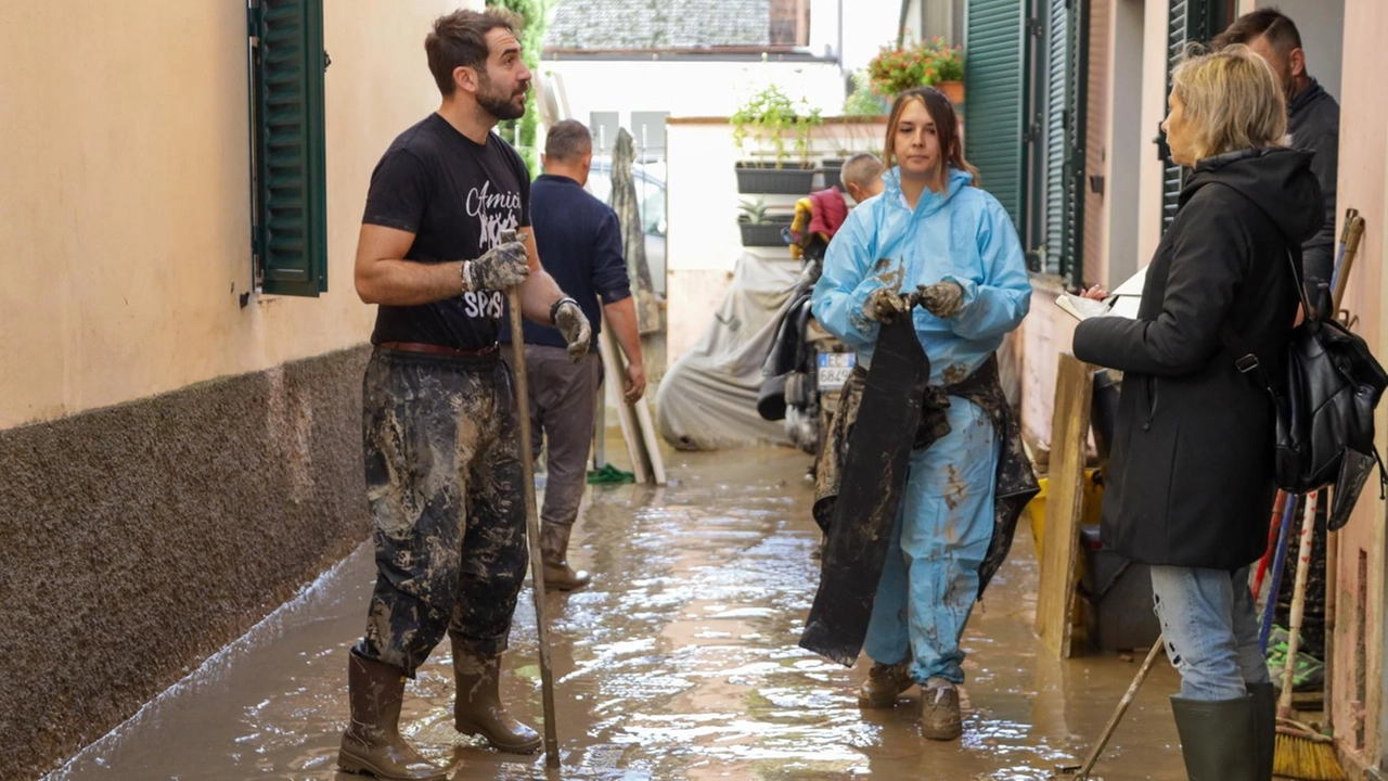 I cittadini di via Cetino si costituiscono ufficialmente e organizzano una serata di beneficenza. Settanta i membri dell’associazione: "Si doveva ripulire le fogne e intervenire sui ponti. Ma siamo a zero". I cittadini di via Cetino si costituiscono ufficialmente e organizzano una serata di beneficenza. Settanta i membri dell’associazione: "Si doveva ripulire le fogne e intervenire sui ponti. Ma siamo a zero".