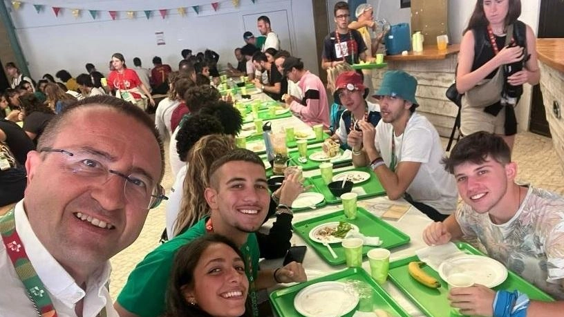 L’evento centrale dell’anno santo raggiunto in largo anticipo: 20 fanno servizio alle mense romane. Anche Migliavacca nel sacco a pelo in una parrocchia della capitale. La veglia con Papa Leone. L’evento centrale dell’anno santo raggiunto in largo anticipo: 20 fanno servizio alle mense romane. Anche Migliavacca nel sacco a pelo in una parrocchia della capitale. La veglia con Papa Leone.